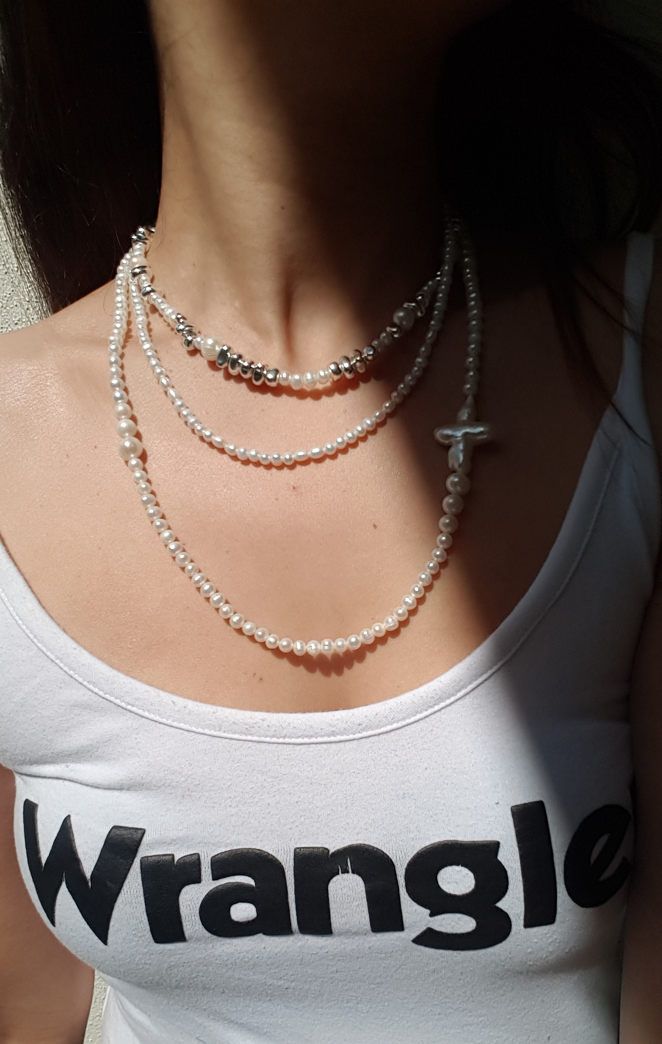 Lucent : High Lustre Round White Pearl with Silver Beads Necklace