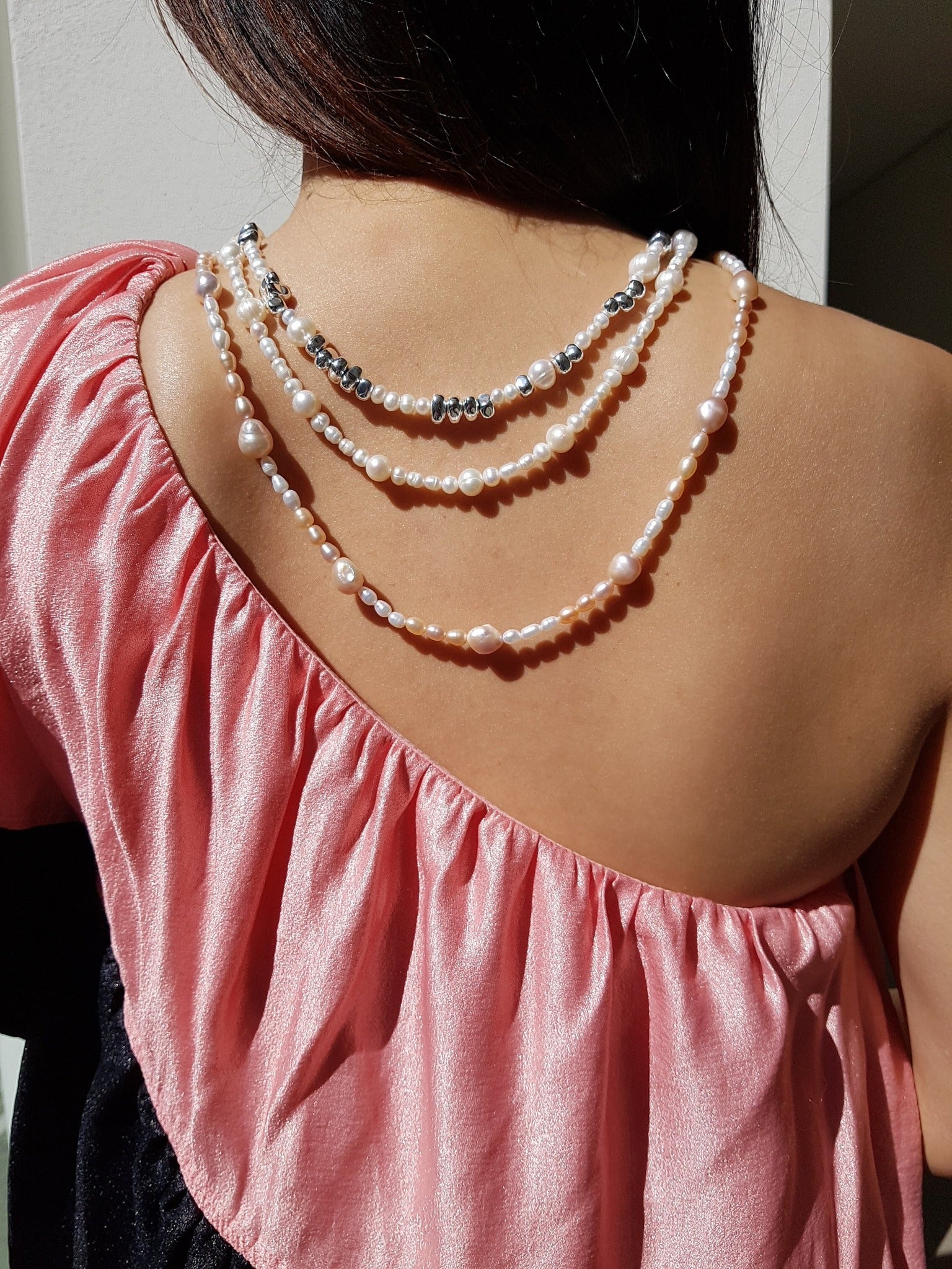 Lucent : High Lustre Round White Pearl with Silver Beads Necklace