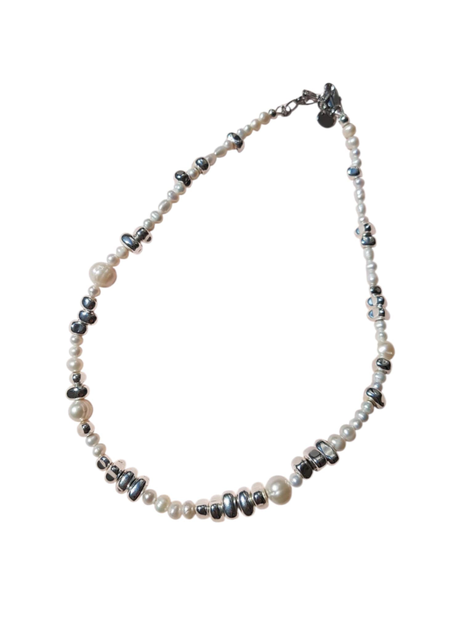 Lucent : High Lustre Round White Pearl with Silver Beads Necklace