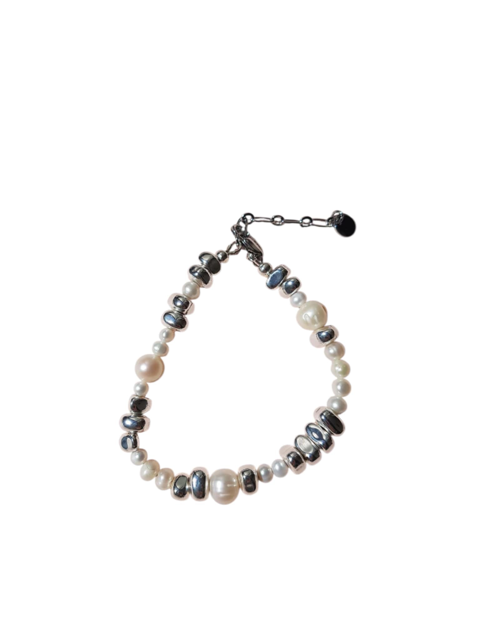 Lucent : High Lustre Round White Pearl with Silver Beads Bracelet